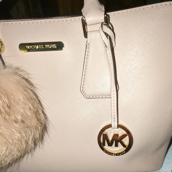 Michael Kors soft pink saffiano leather Savannah satchel bag. - Picture 10 of 16